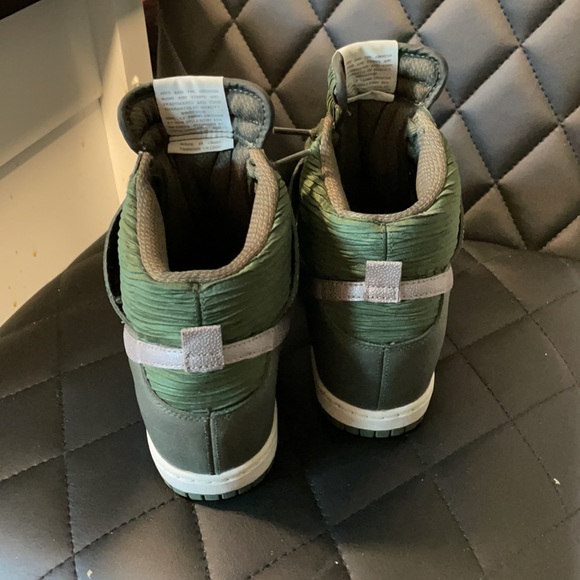 NIKE WOMENS DUNKS SKI HI. HIDDEN HEEL. - Picture 3 of 8